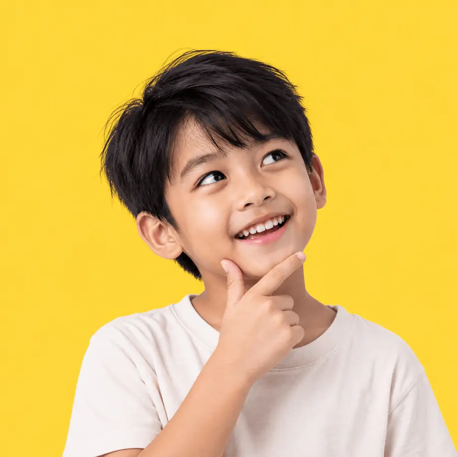 Peserta menggambar di tablet